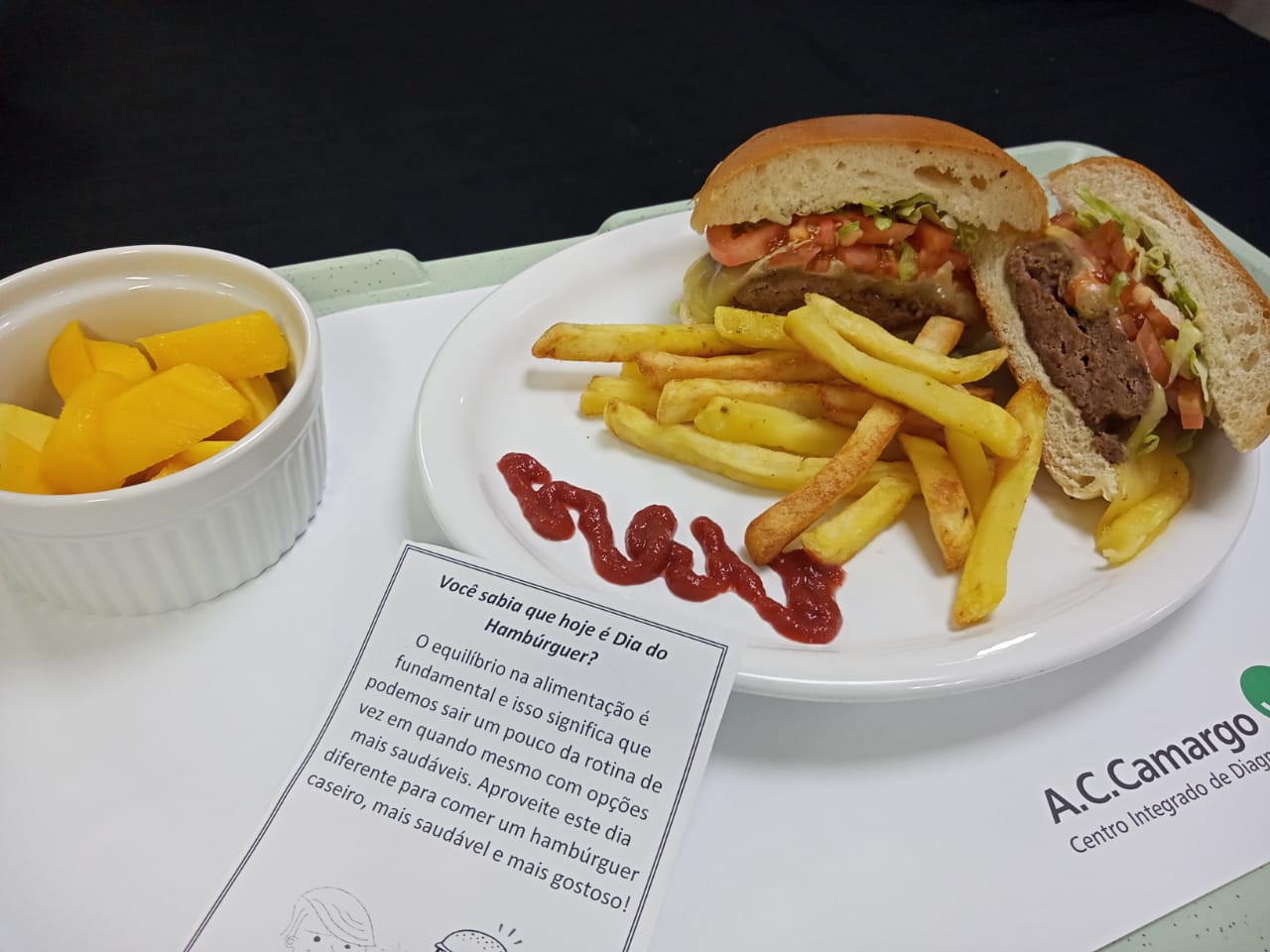 Hambúrguer e batata frita