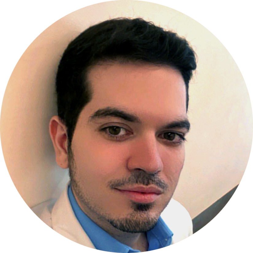 Kaio, branco, 30 anos, barba e cabelos pretos, de jaleco