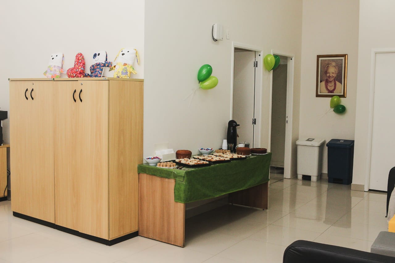 Mesa com comidinhas