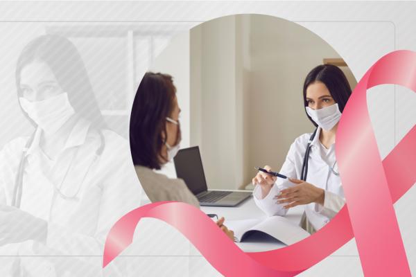 Doutora com a máscara conversa com a paciente sentada no consultório