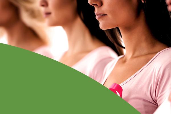 Na imagem, quatro mulheres brancas vestindo uma camiseta rosa claro com o laço rosa da campanha contra o câncer de mama.