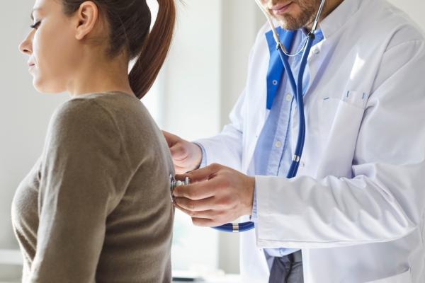 Linfoma de mediastino, o que é, sintomas, diagnóstico e tratamento