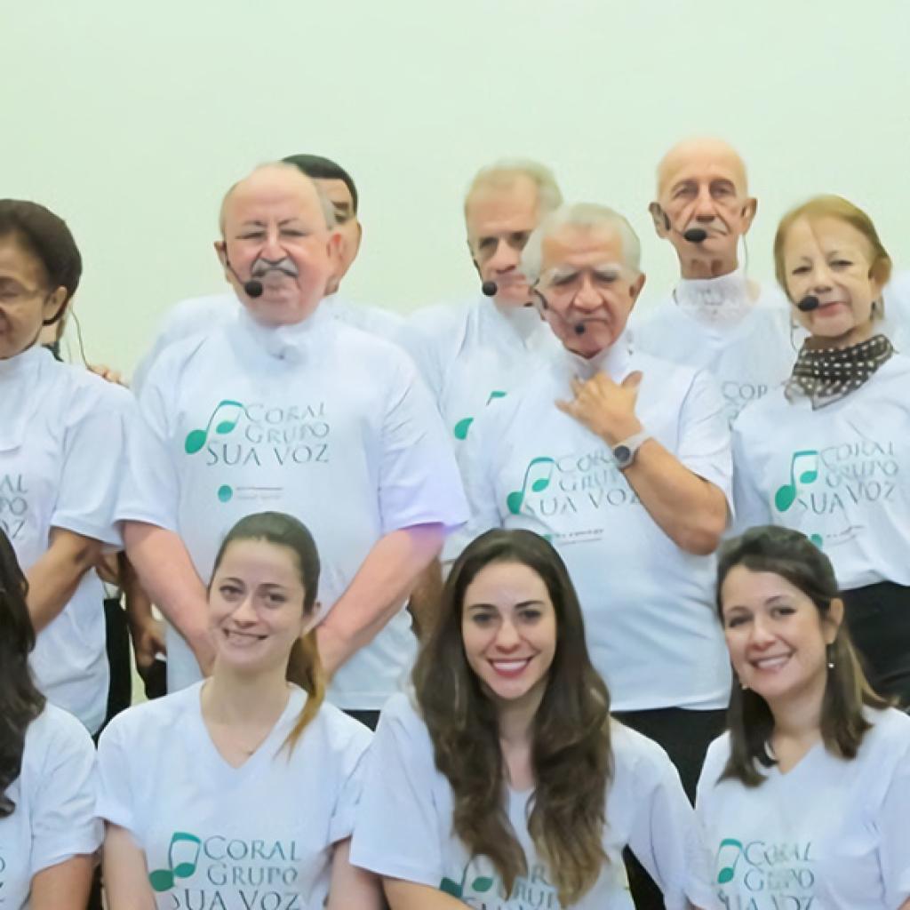 Uma foto com vários participantes do Grupo Sua Voz