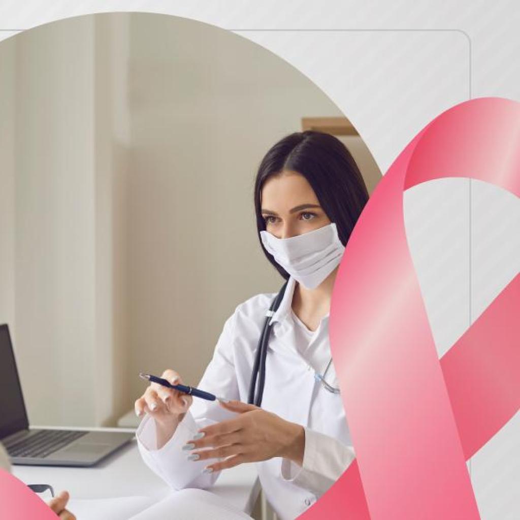 Em um consultório, médica de jaleco branco atende paciente, ambas com 35 anos e cabelos negros lisos