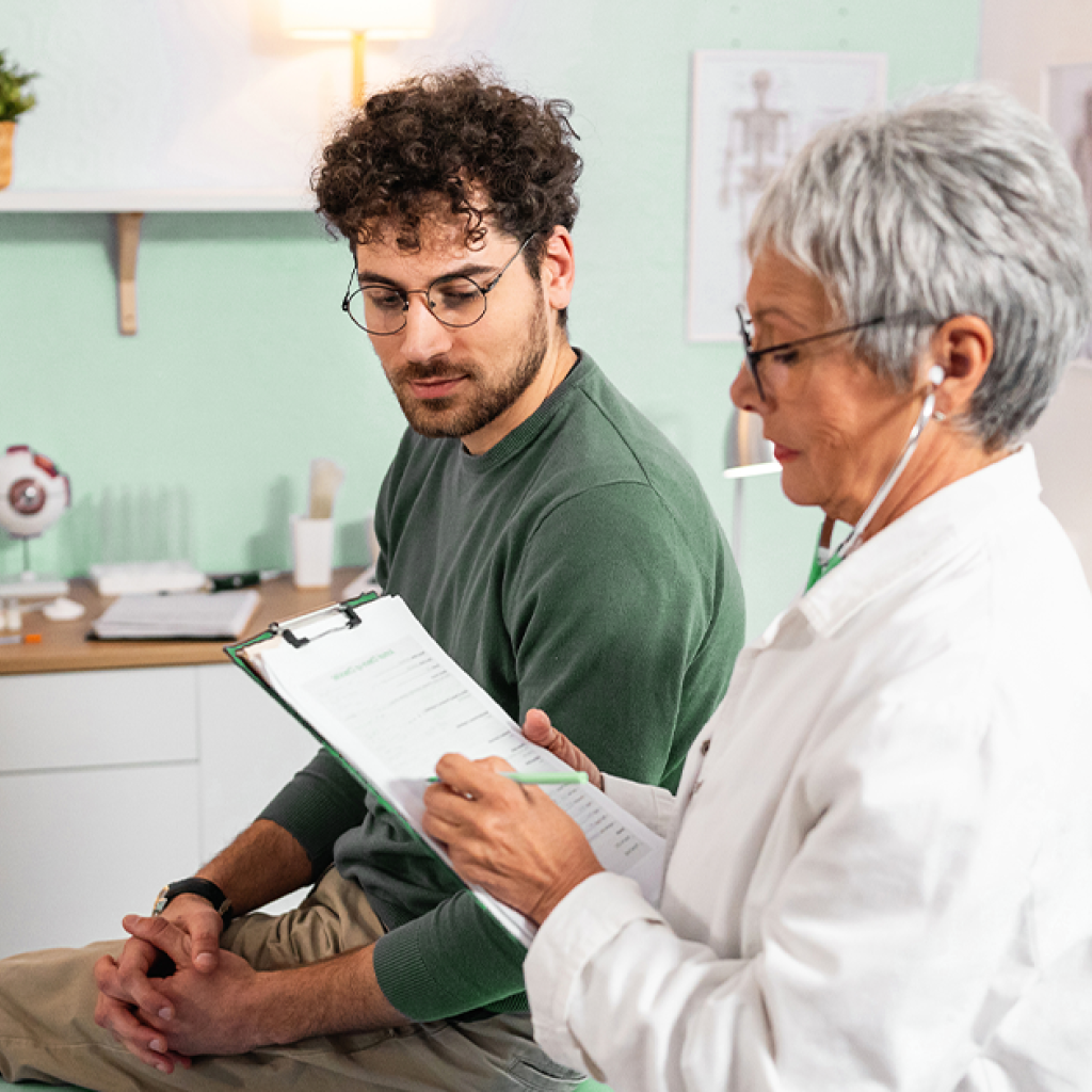 Jovem em consulta preventiva